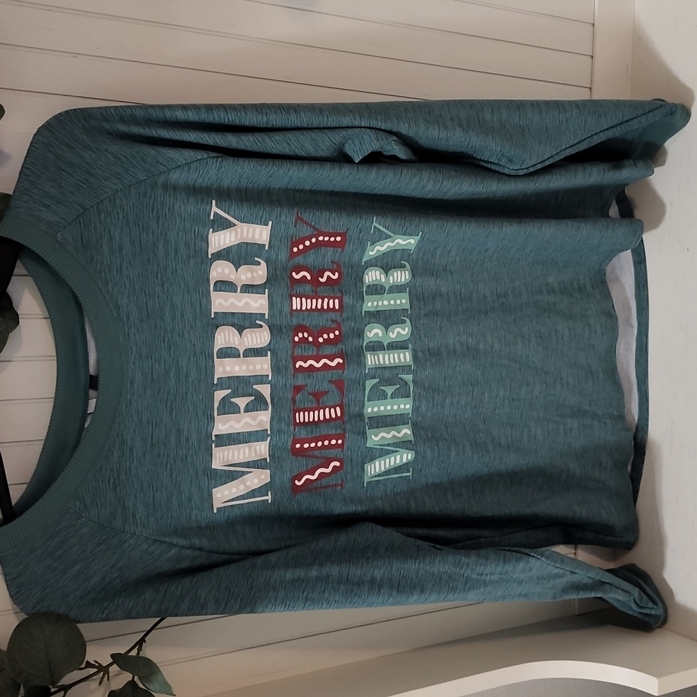 Super Soft Holiday Long sleeve Size Large